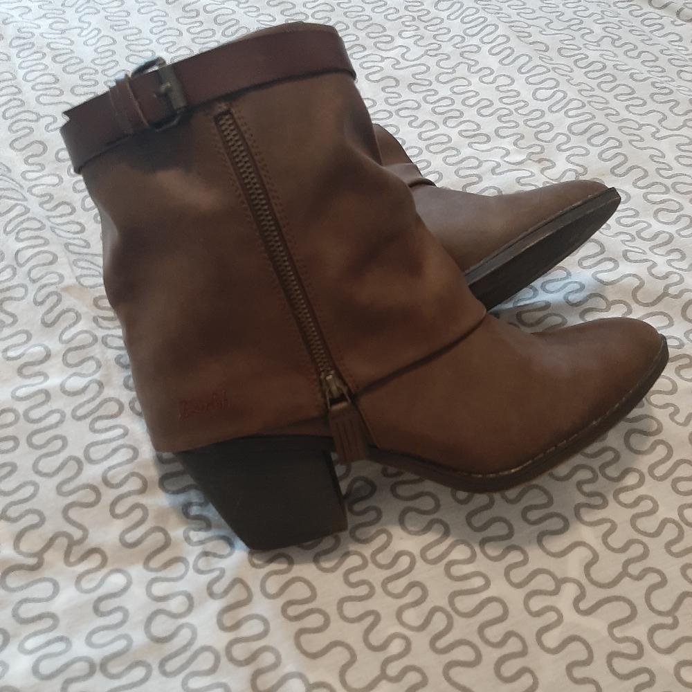 womans booties - Picture 2 of 4